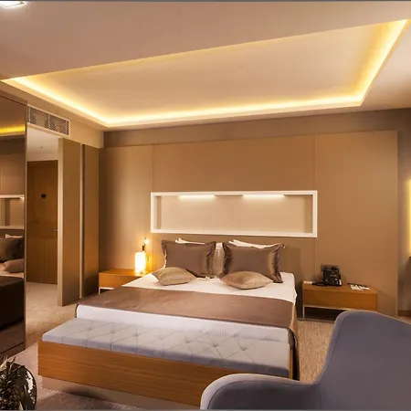 Elara Hotell 4*