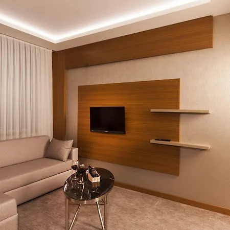Elara Hotell 4*