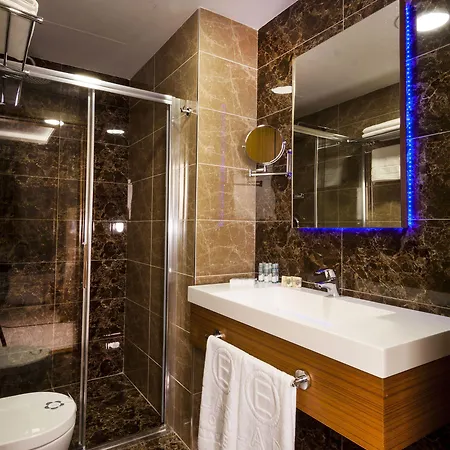 Elara Hotell 4*