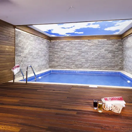 Elara Hotell 4*