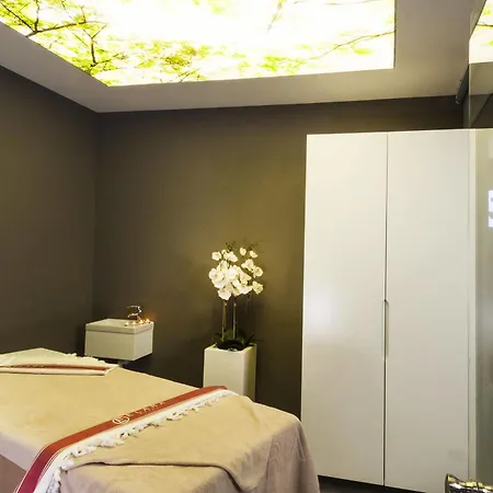 Elara Hotel